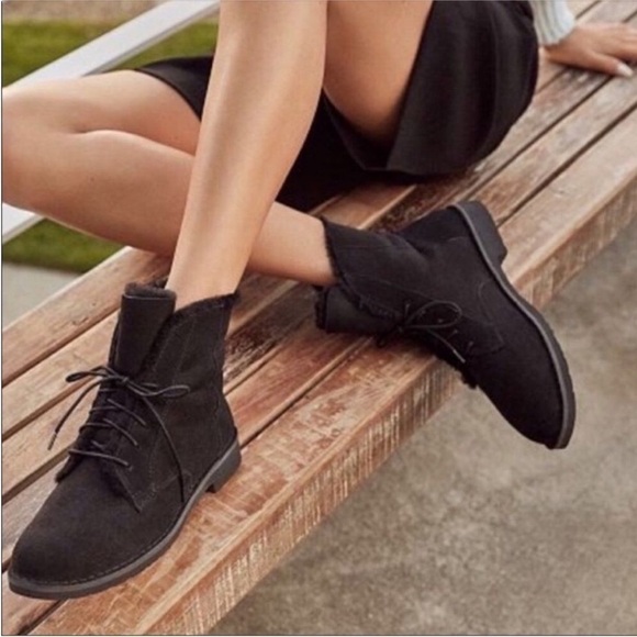 UGG Quincy Lace Up Shearling Boot Black Women's 8 - Picture 1 of 14